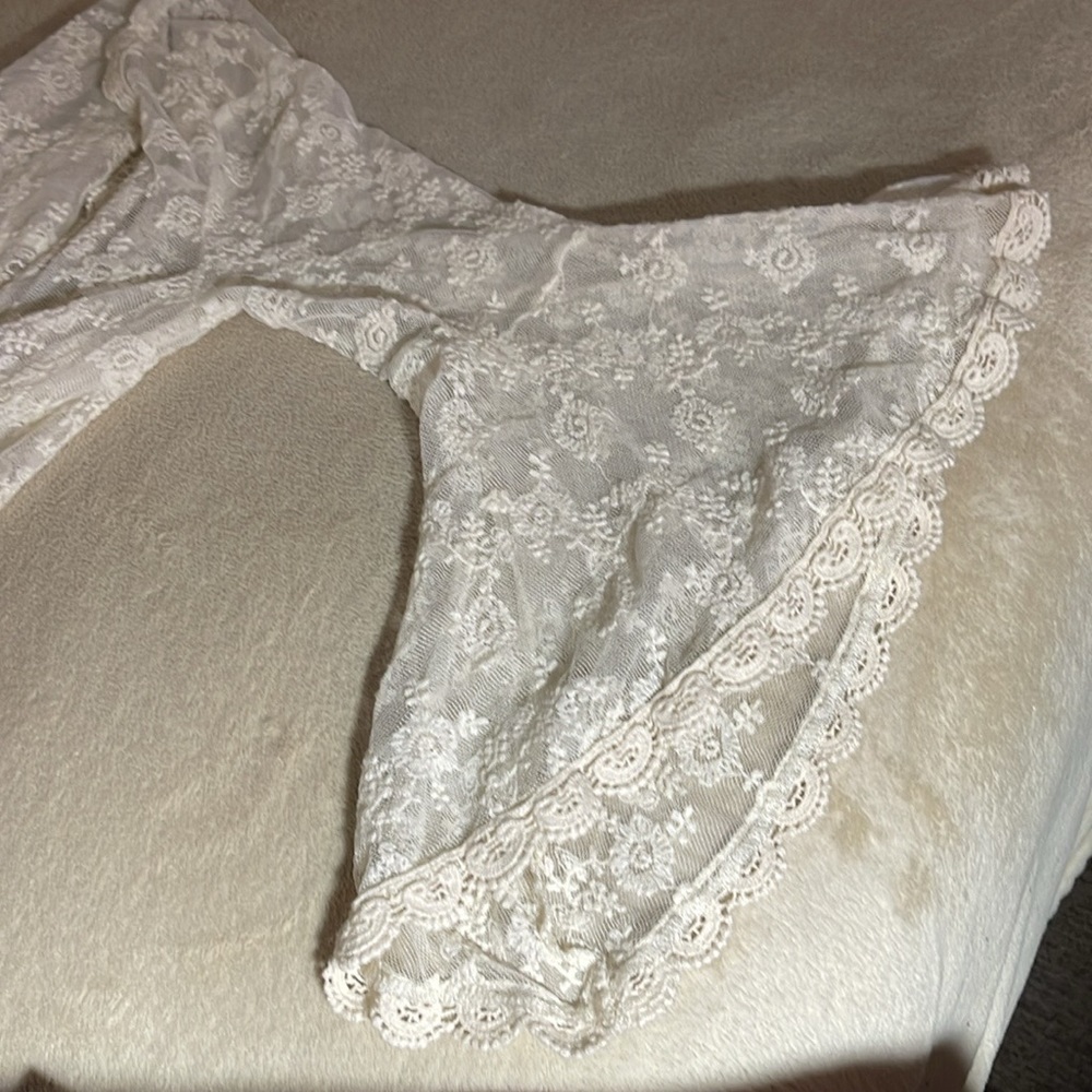 Lace Kimono SZ Small. Gorgeous - Picture 3 of 6